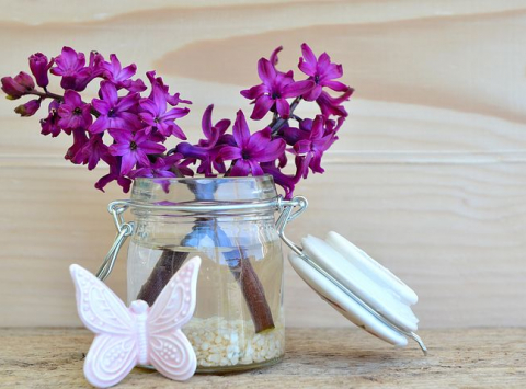 Jarná kvetinová dekorácia – rýchlo a lacno - fotografia č. 10