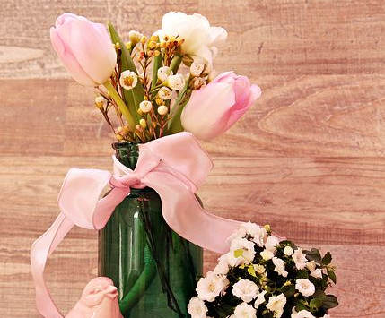 Jarná kvetinová dekorácia – rýchlo a lacno - fotografia č. 17